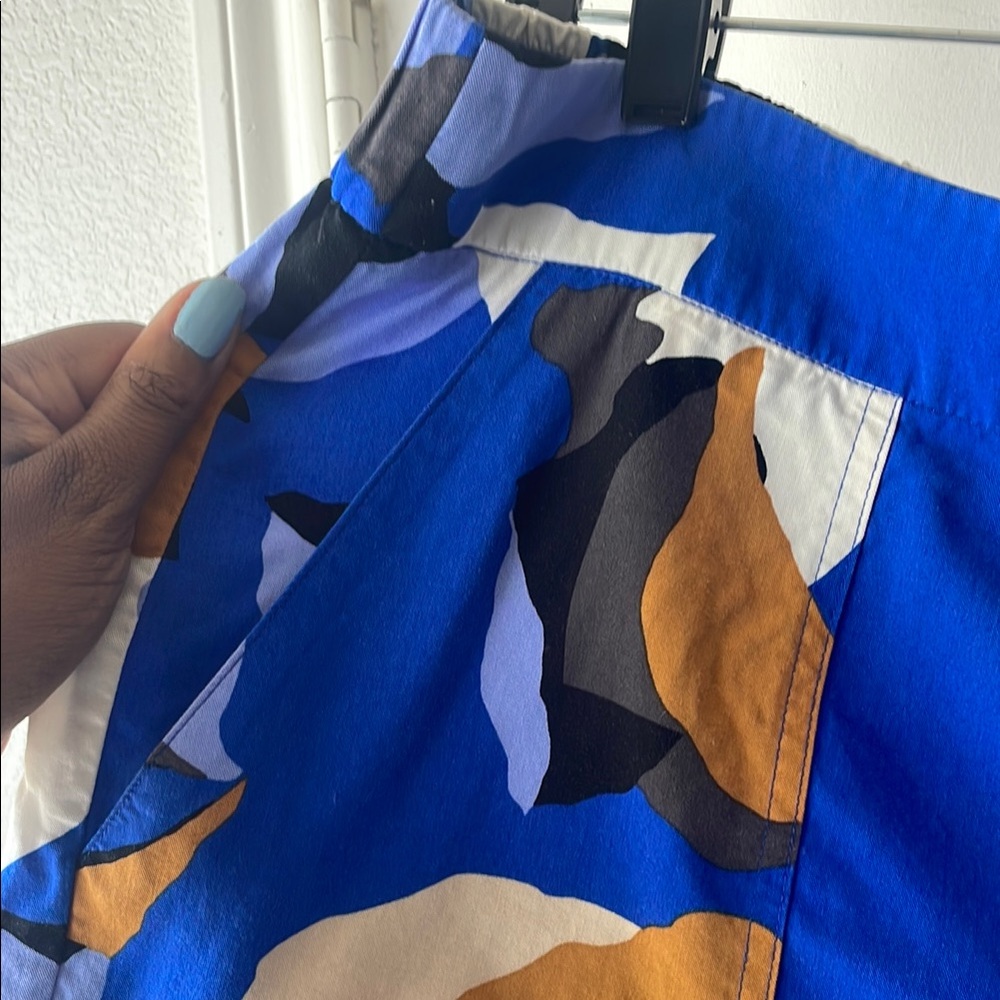 Nine West High Waist Blue and White Abstract Shorts - Picture 3 of 10